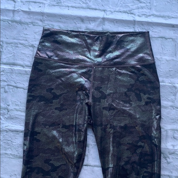Fabletics Mid-Rise PowerHold Camo Shine Legging - Picture 4 of 12